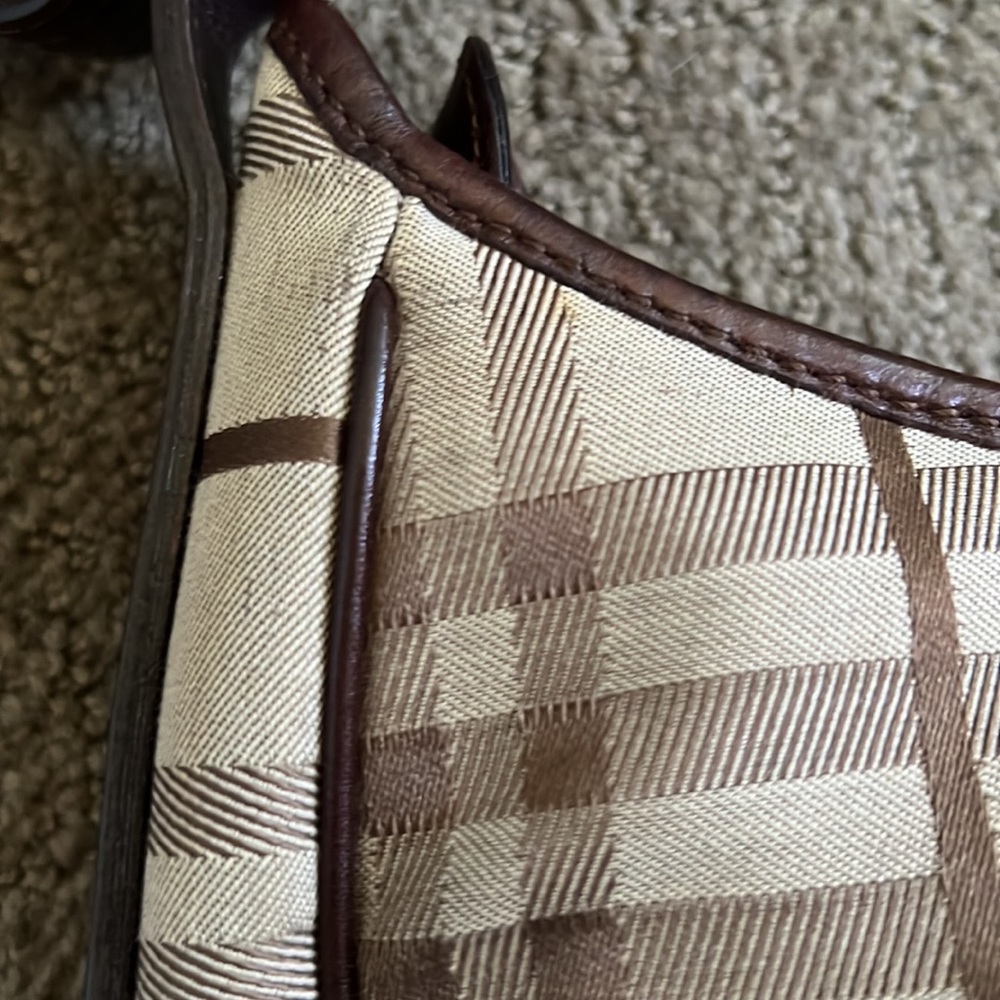 Authentic Vintage Burberry handbag like new. - Picture 7 of 11
